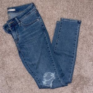 Like new 711 Levi Skinny Jeans Size 25!